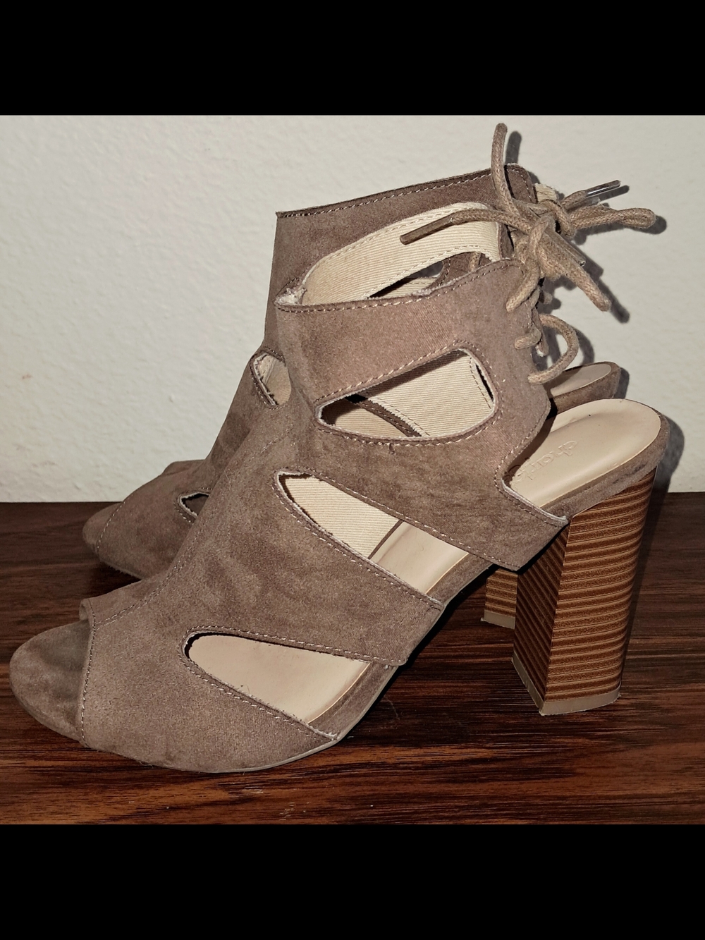 Charlotte Russe Size 8 Women’s Taupe Suede Cutout Block Heel Sandals - Picture 6 of 13